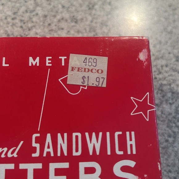 Vintage cake and sandwich cutters. - Picture 4 of 4